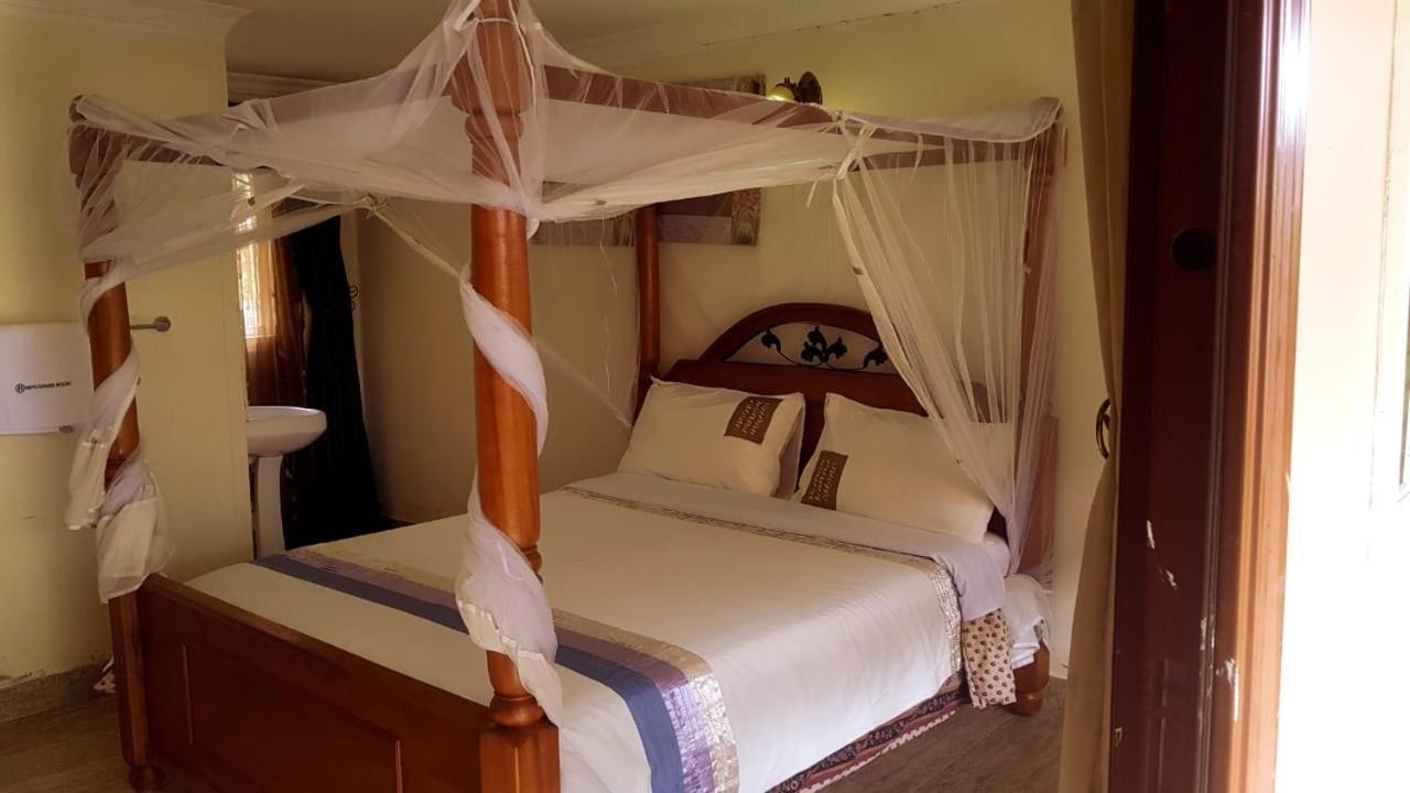Hippo Safaris Resort 나이바샤 외부 사진